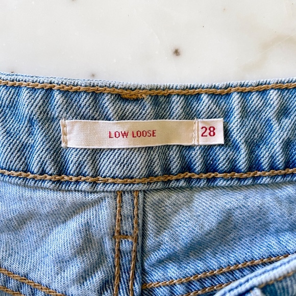 Levi's Low Rise Loose Jeans, Size 28 - Picture 10 of 17